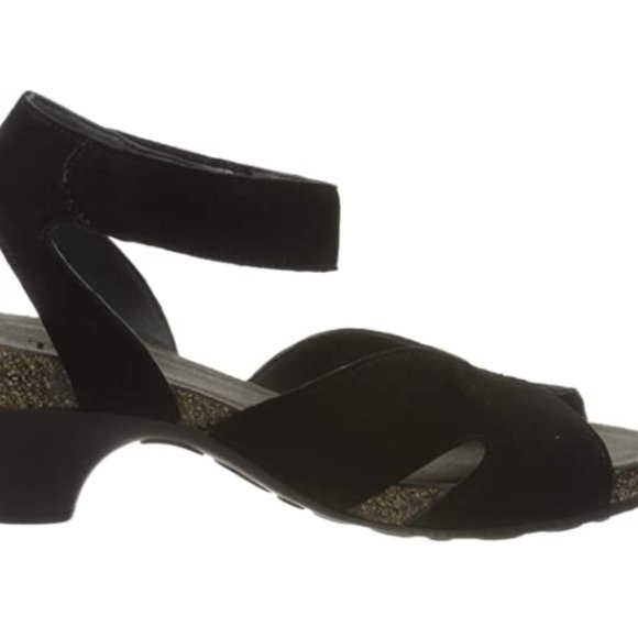 Women\'s lace up sandals